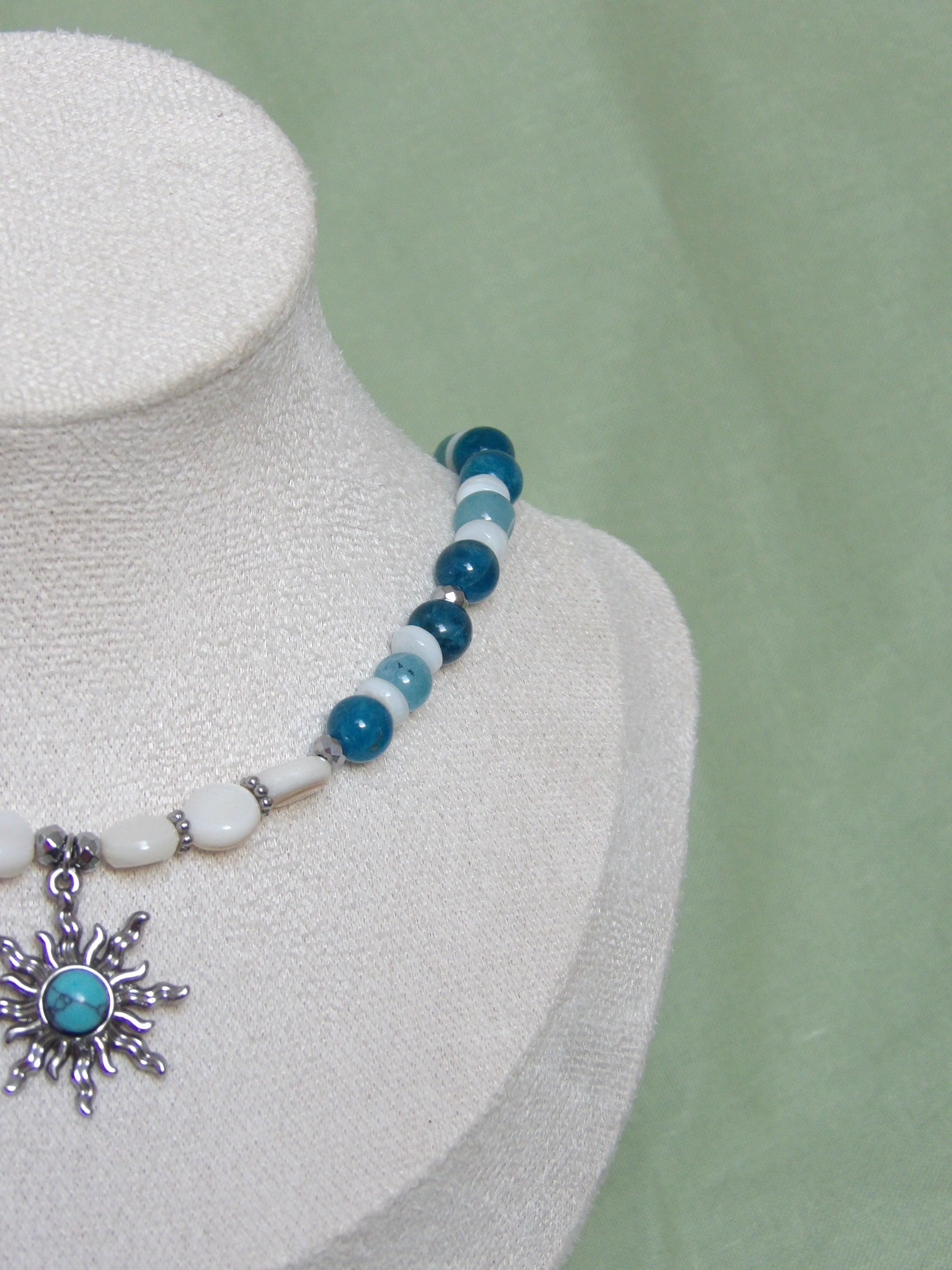 Collier " Lueur Bleu "